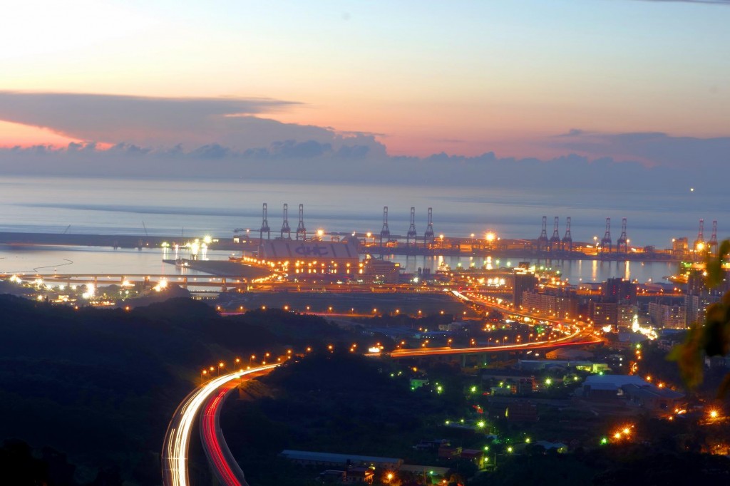 台北港台64 黃昏景色